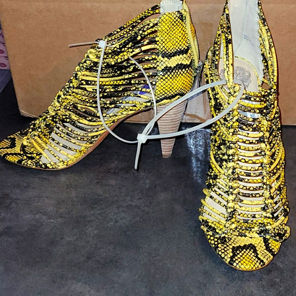 Vince camuto heels size 8